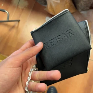 Armband och halsband  - Jag säljer mina länkar helt ny köpte finns kvitto och allt som behövs hör av er om ni är sugna halsbandet 60cm och armbandet 18.5cm