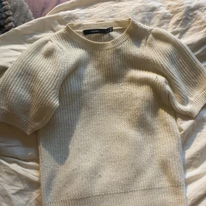 Stickad tröja  - Säljer min stickade tröja från Vero Moda 💗
