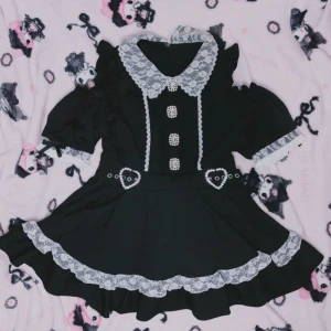 Dear my love tunic  - Topp från Dear My Love. Meningen att stylas med shorts som en set up, då detta är i deras ”tunic” längd av en klänning. Använd en gång, säljer då jag inte gillar hur den passar mig. Har fickor och ställbara bälten i midjan