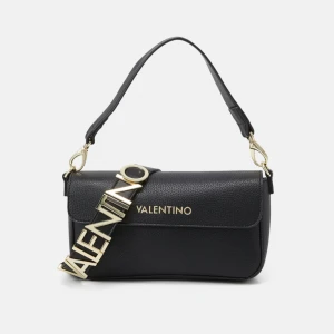 Valentino väska guld - Säljer min Valentino Bags väska då den är i guld och jag endast använder silver. Lätta slitningar vid texten men inget som förstör helheten. Slutsåld på Zalando, ord-pris 1245:-💗 Använd gärna KÖP NU