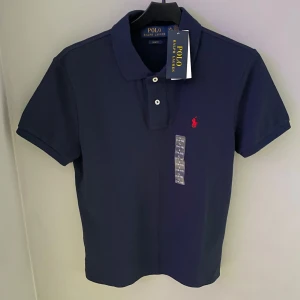Polo Ralph lauren - Tjena! Säljer en helt ny Ralph lauren Piké i storlek L ”barnstorlek” som passar typ 155-165cm Köpte den på www.FOLLESTAD.no