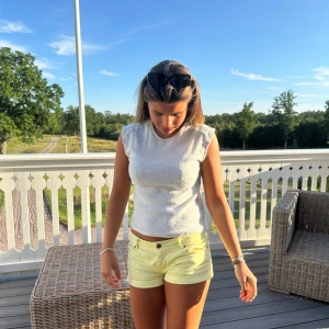 Zara topp - Säljer denna silvriga zara topp! Cool och unik! 🤍🤍