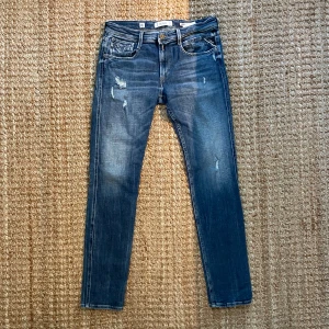 Replay Anbass Jeans - Replay Anbass Jeans👏| Skick: Mycket fint | Storlek: 32/34 | Köpt för 1400kr, Pris 649kr | Hör av dig vid frågor eller för fler bilder⭐️