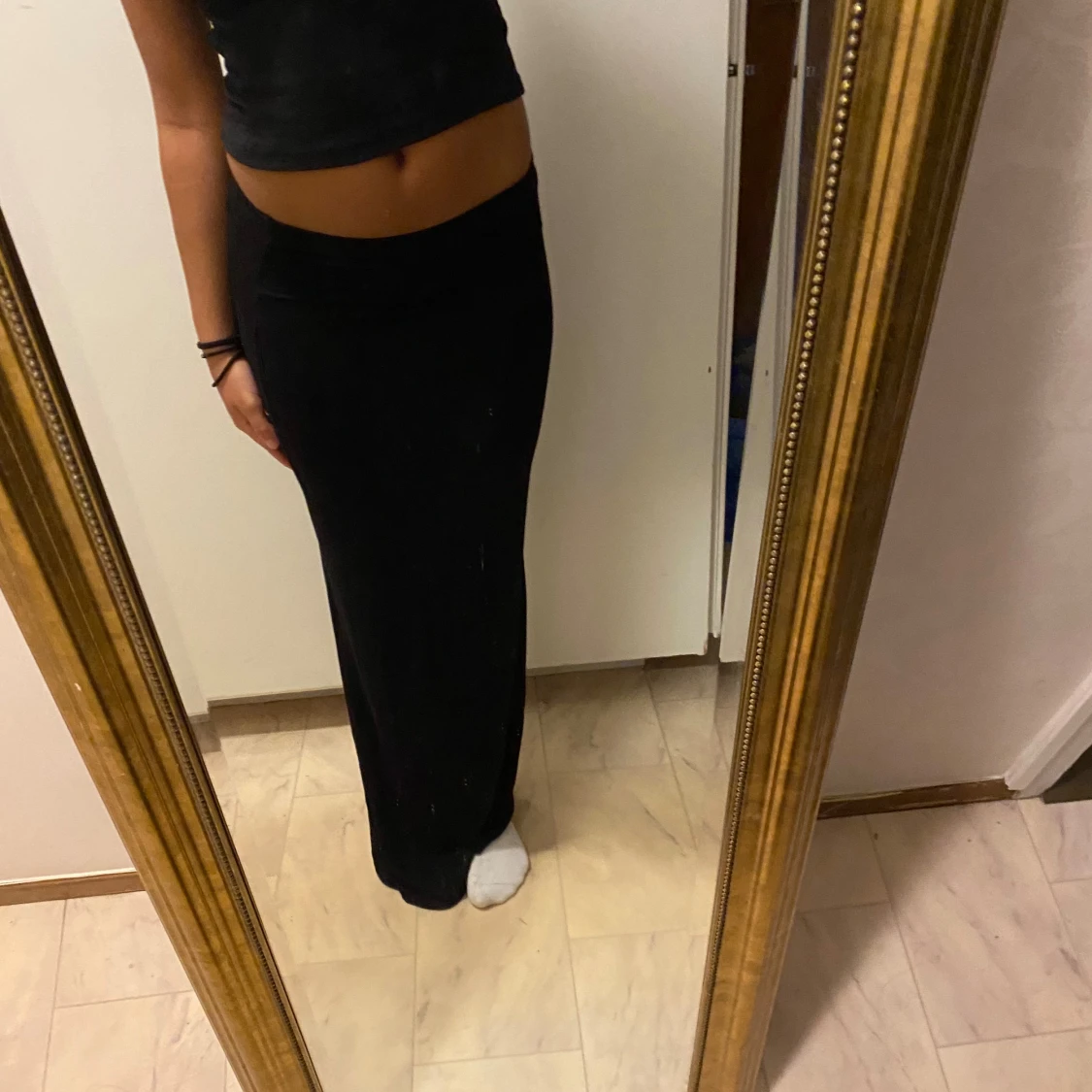 Lågmidjad långkjol.  - 90