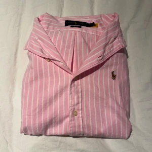 Ralph lauren skjorta NY - En oanvänd Ralph lauren skjorta. Storlek S