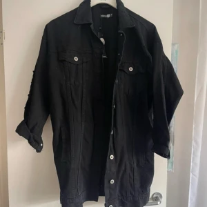 Svart Jeansjacka  - Svart Jeansjacka stl L. Nyskick. 