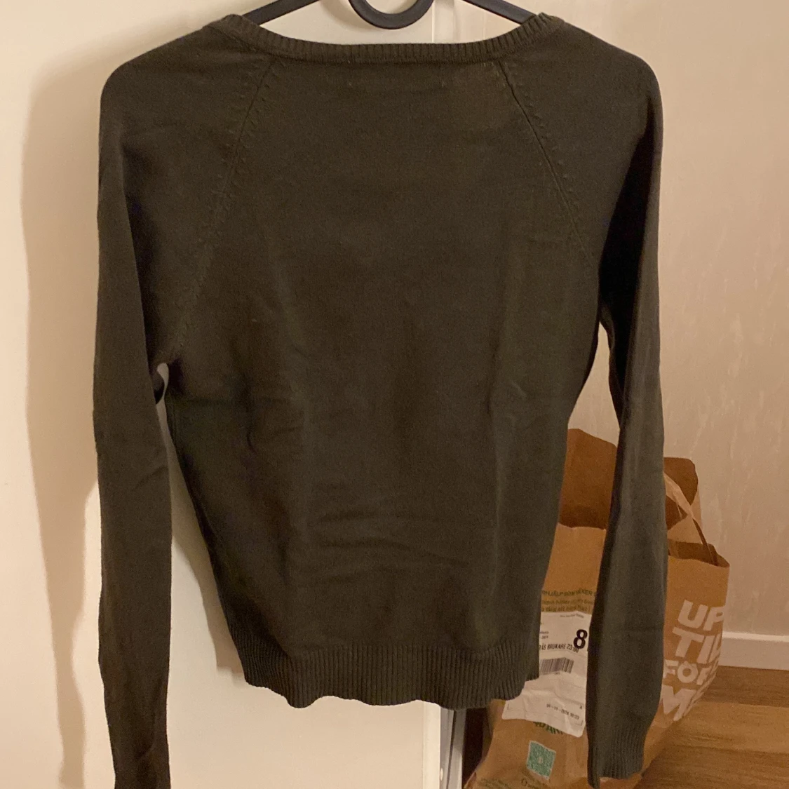 märkgrön tröja  - 91