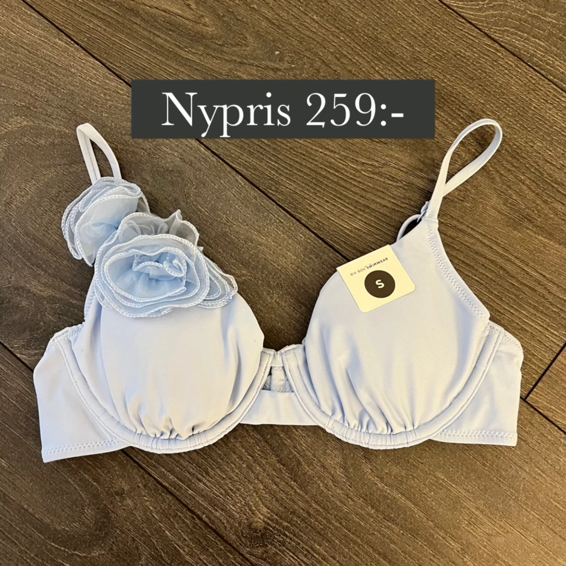 Helt ny bikinitopp med blommig detalj
