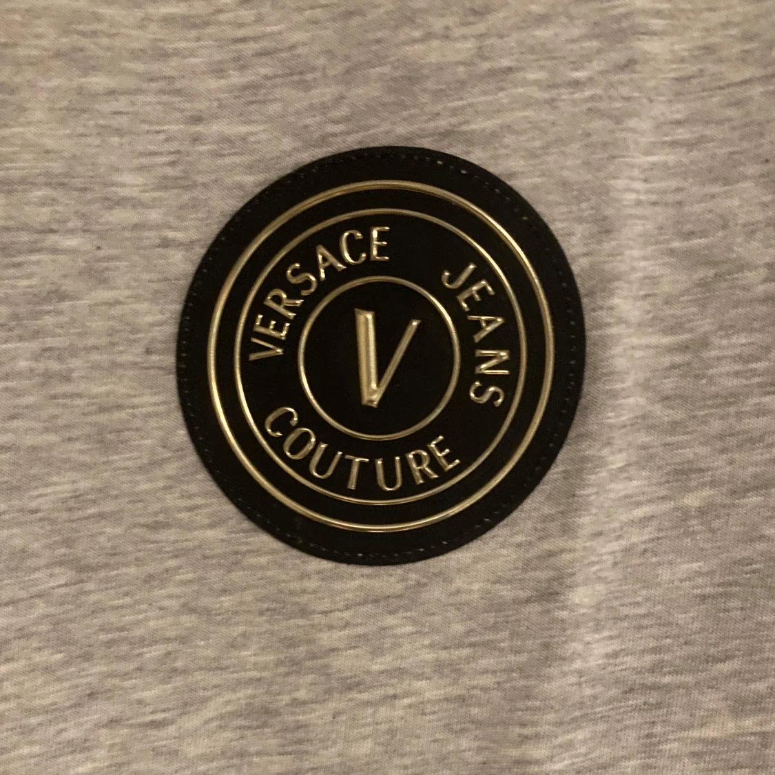 Grå oanvänd t-shirt från Versace Jeans Couture - 2