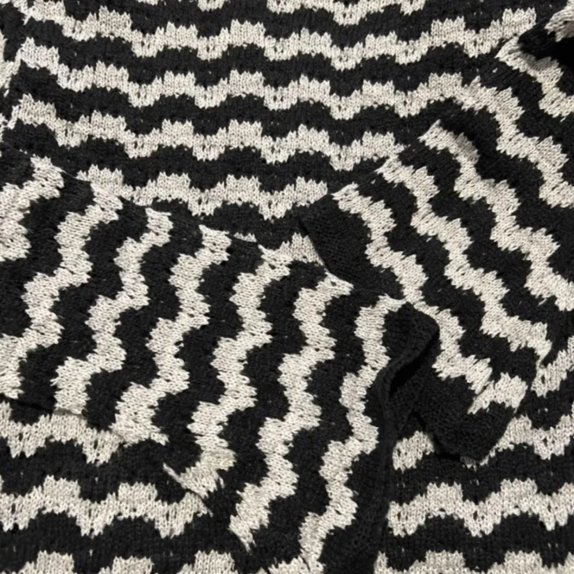 Svartvit stickad klänning - 91