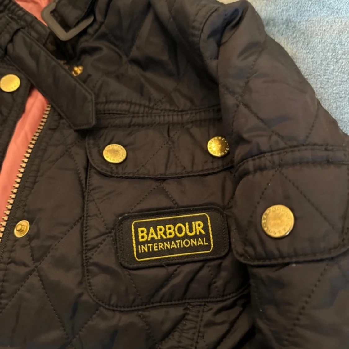 Svart quiltad jacka från Barbour - 90