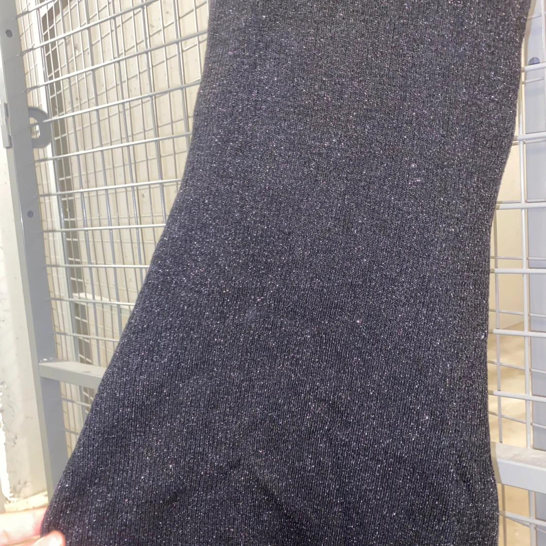 Svart glittrig klänning - 90