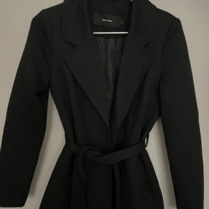 kappa - jättesnygg svart kappa i ett otroligt bra skick, använt få gånger🥰