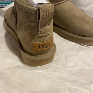 UGGS Antilope (Ovanlig färg) - Köpta från Fuddo.se. Oanvända i storlekarna 38,39,40. 