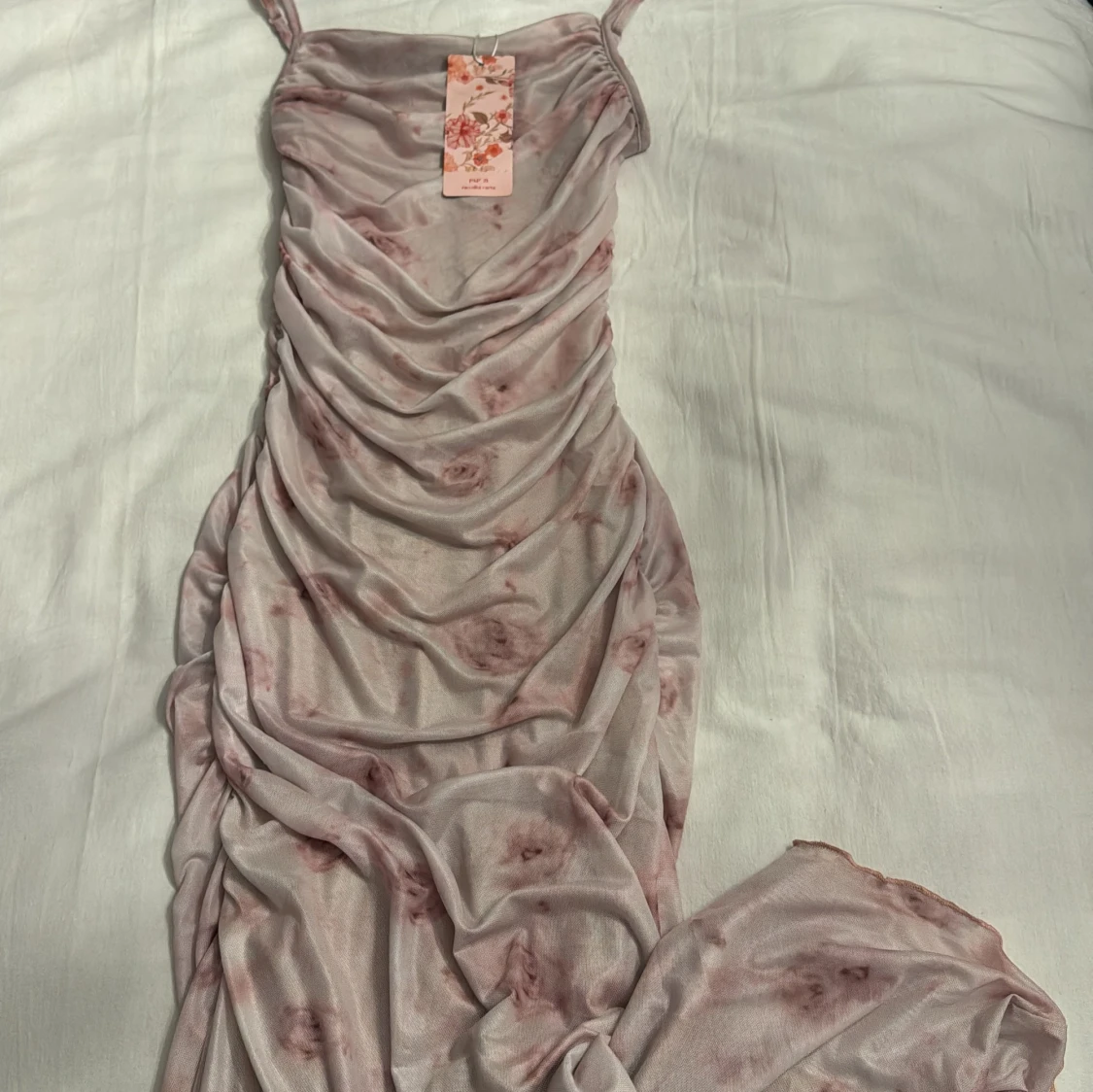 Blommig långklänning med drapering - 90