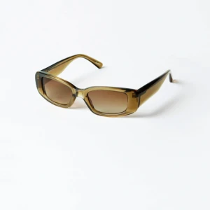 Chimi solglasögon - Chimi 10 från 2022! Nästintill oanvända så därav fint skick!