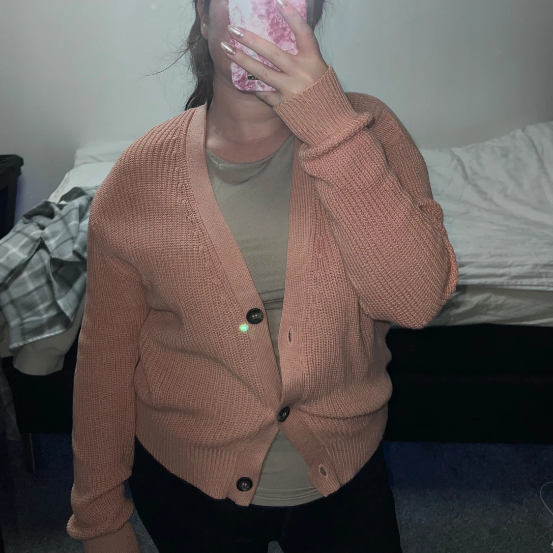 Rosa stickad kofta med knappar - 90