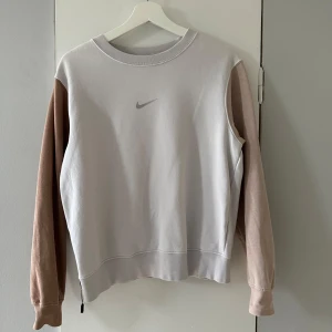 Nike sweatshirt  - Använd max 5 gånger så fint skick