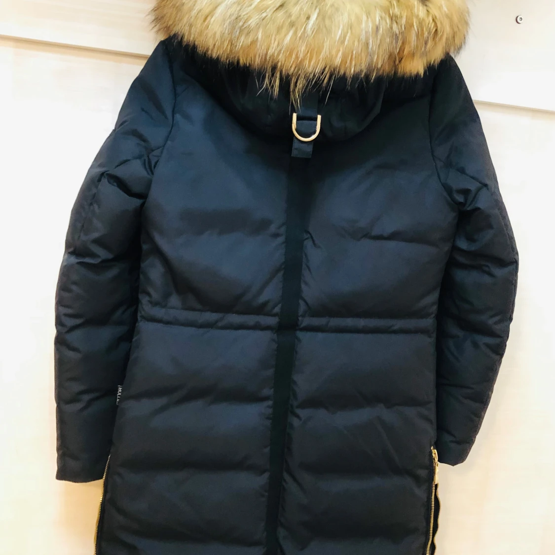 Svart dunjacka från Hollies - 90