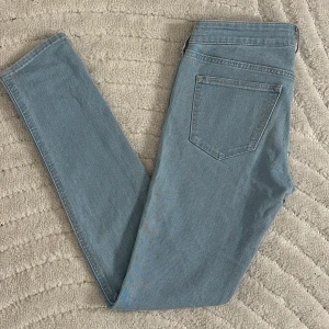 Snygga Ljusblå jeans - Snygga ljusblå jeans! Storle 28/32. Low Waist, skinny 