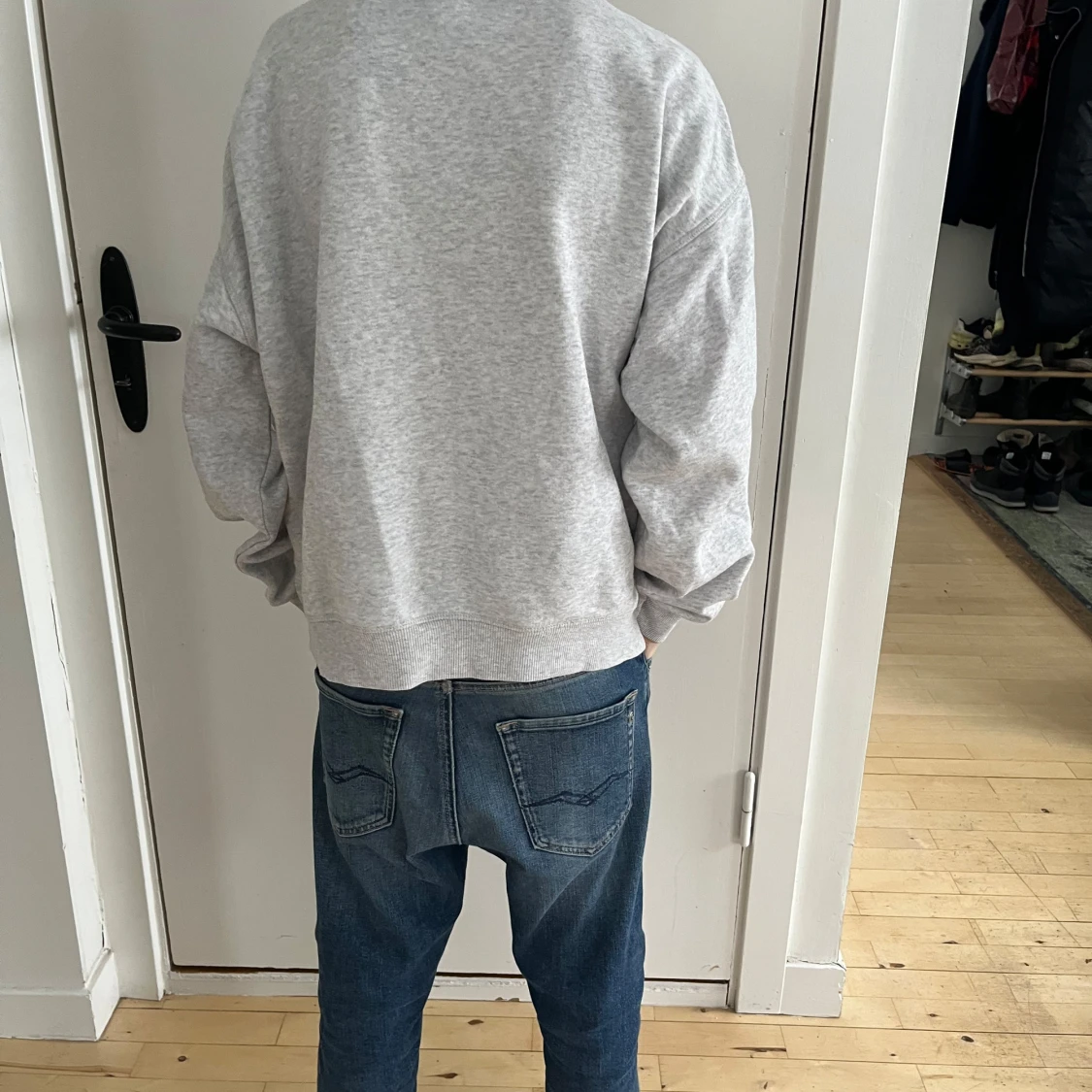 Grå barn sweatshirt från H&M med Barcelona-tryck - 90