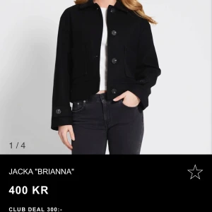 Kappa  - Säljer min svarta kappa från lager 157 då den aldrig har kommit till användning. Bara skriva för fler bilder!!!