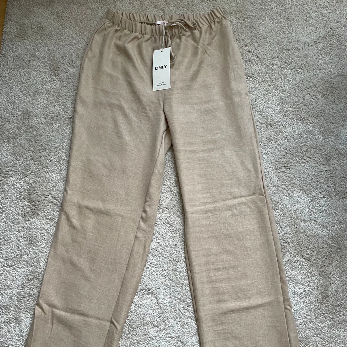 Beige linnebyxor från ONLY M - 92
