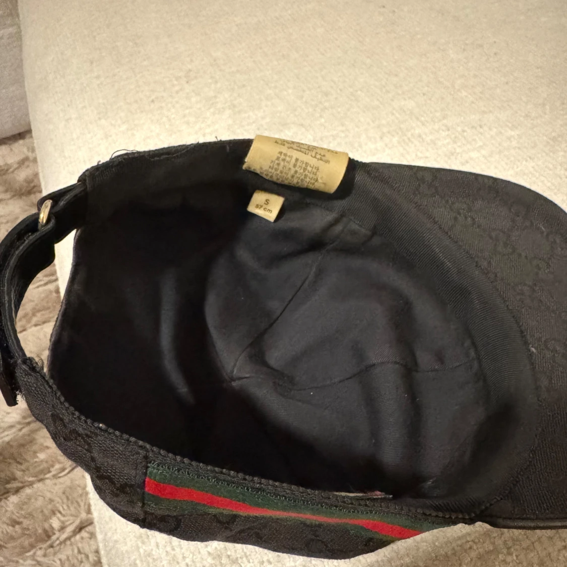 Svart keps från Gucci - 90