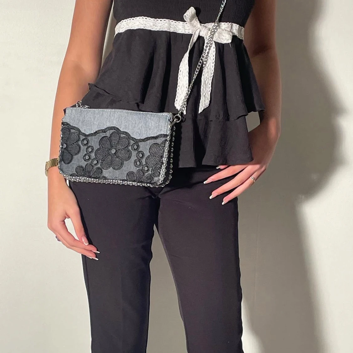 Jeansväska med blommigt mönster - 90