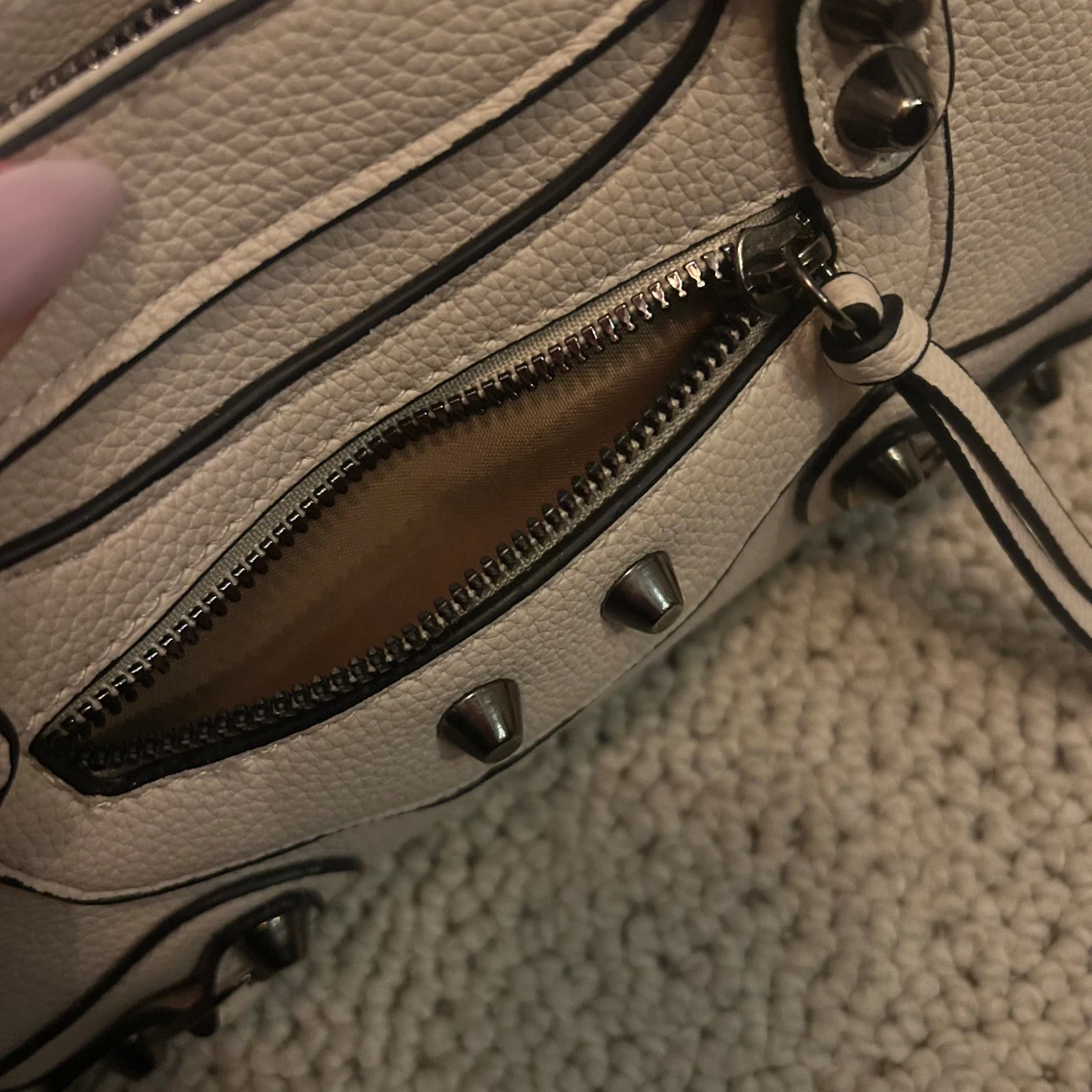 Beige balencuaga liknande väska  - 90