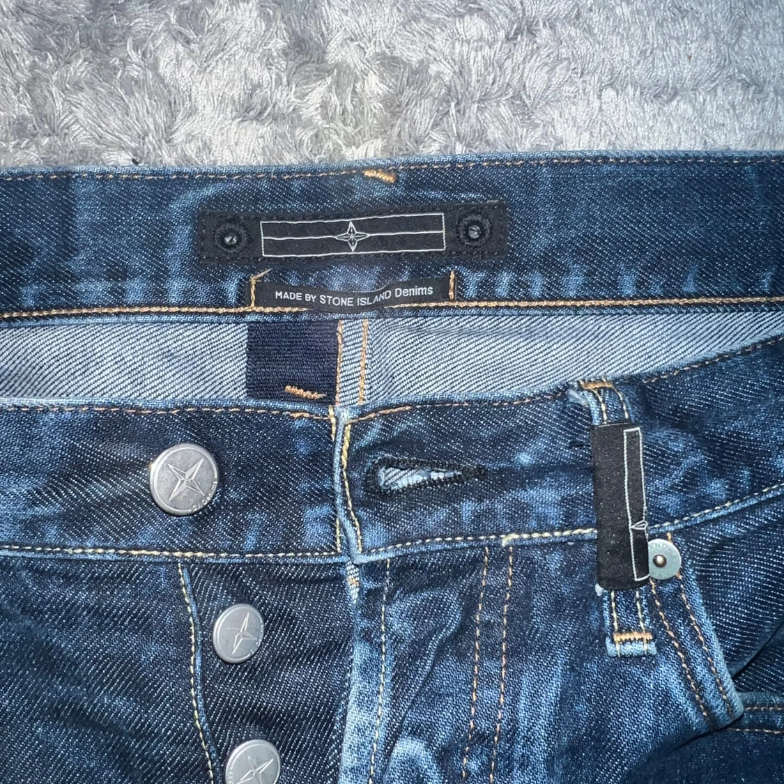 Mörkblå jeans från Stone Island - 92