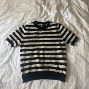 Stickad tshirt - Jättesnygg 