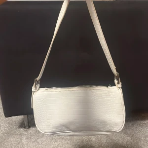 Vit väska  - Vit handväska 