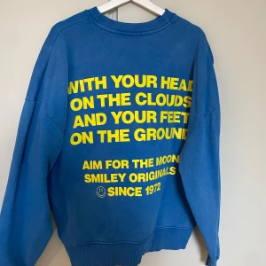 Sweatshirt  - Jättefin ocersized sweatshirt, använd några få gånger, bra skick!! 