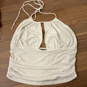 Topp  - Topp från Gina. Använd fåtal gånger och skulle passa till fest 