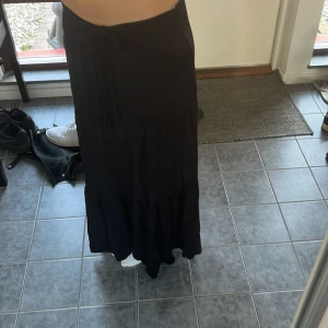 Lång kjol - Tyvärr för kort för mig (är 169)  Bra skick 