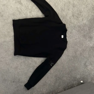 Cp compny tröja  - Säljer just nu denna riktigt feta  cp company tröja, den är i riktigt fint skick. Storlek s  är du intresserad är de bara att höra av sig. Mer info eller bilder skriv! 