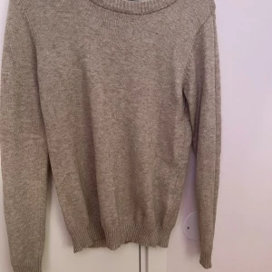 Stickad tröja från vila - Stickad tröja från vila  nopprig 