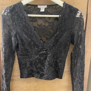 Svart amisu spets topp - En spetstopp från amisu i storlek xs. Använd fåtal gånger🩷