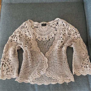 Trekvarts stickad kofta  - Tre kvarts stickad tröja utan knappar 