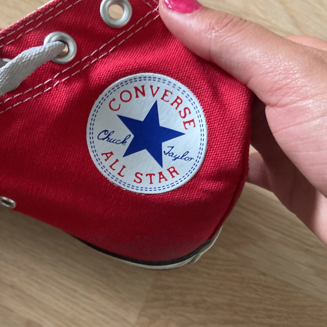 Röda converse  - 90