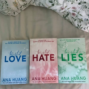  Twisted love, Twisted hate, Twisted lies written by Ana Huang   - Första tredje och fjärde bok av Twisted serien. 1,3,4. 🥰100 kr st. 