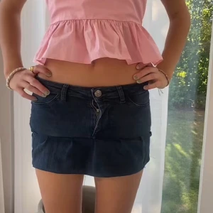 Fin volangkjol i jeans! - Säljer denna dina jeansvolangkjol som är egensydd av samsoe samsoe jeans❣️❣️❣️ kontakta för mått