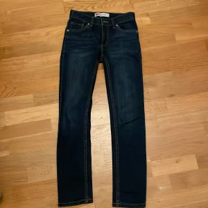 Levis jeans - Levis jeans 510 skinny. Riktigt fint skick. Storlek 12a.