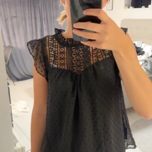 Topp - Säjer denna fina topp i super bra skick från shein