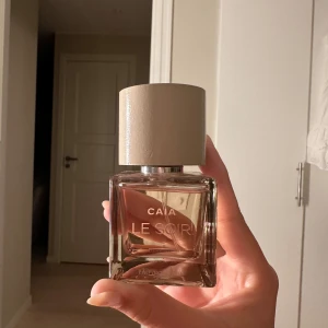Le soir parfym caia - Säljer min Le Soir parfym från Caia som endast är använd några gånger. Verkar ej finnas kvar i denna design på hemsidan🩷50ml och orginalpris är 595kr