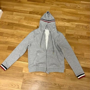Moncler hoddie - Bra skick helt ny.