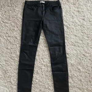 Zara, skinnbyxor storlek 40(M) - Skinnbyxor från zara i storlek 40 (M)