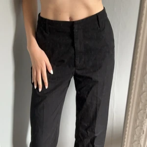 Kostym byxor BikBok  - Fina kostymbyxor från BikBok. Bra längd på mig som är 176. Skriv för fler bilder