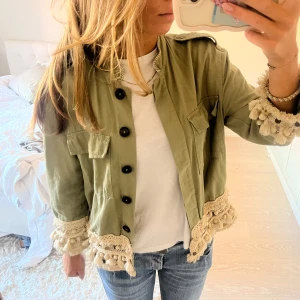 Fin jacka  - Tunn jacka som passar perfekt för våren, sommarn eller tidig höst. 